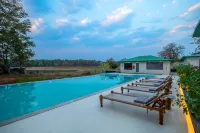 The Riverwood Forest Retreat - Kanha Hotels in Bhilewani