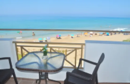 Beachfront 2-Bed Luxury Apartment - Agios Gordios Corfu Greece