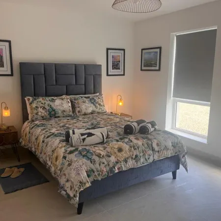 Sunset Cottage - Sleeps 6 - Parking - Garden