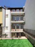 Vibrant Host - Bonfim