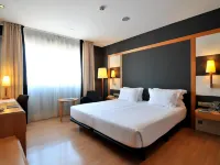 هوتل برشلونة يونيفيرسال Hotels near بوبل سيك