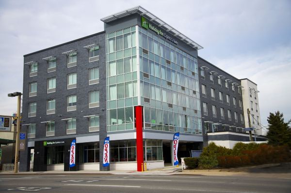 Holiday Inn Express & Suites JERSEY CITY - HOLLAND TUNNEL by IHG