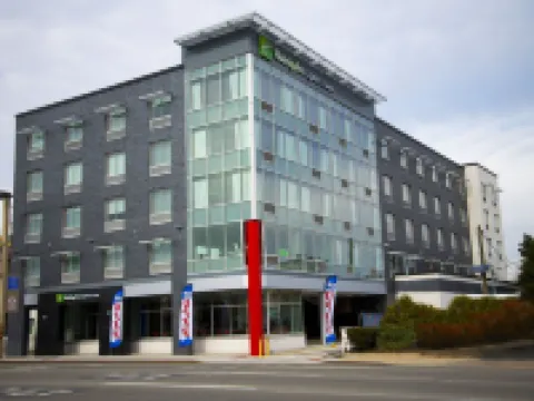 Holiday Inn Express & Suites JERSEY CITY - HOLLAND TUNNEL by IHG Hotels in Jersey City