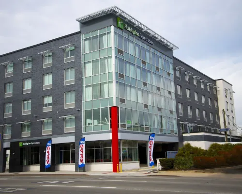 Holiday Inn Express & Suites JERSEY CITY - HOLLAND TUNNEL by IHG Hotels near Golden Park
