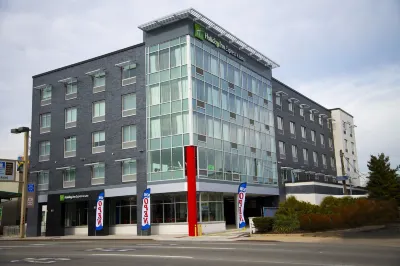 Holiday Inn Express & Suites JERSEY CITY - HOLLAND TUNNEL by IHG Hotels near Journal Square PATH Station