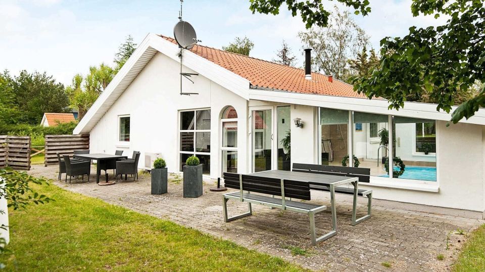 8 Person Holiday Home in Ebeltoft by Traum