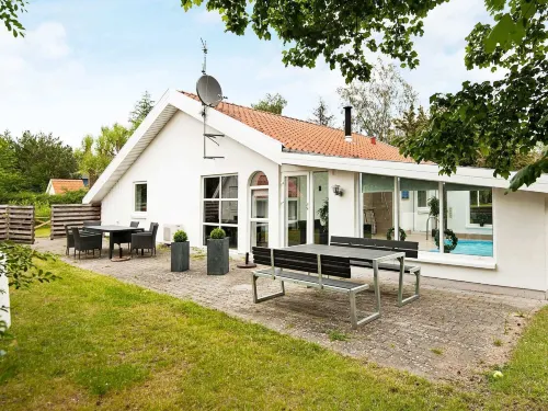8 Person Holiday Home in Ebeltoft by Traum