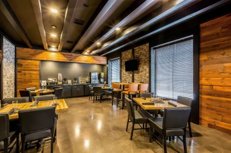 Cobblestone Hotel & Suites - Stevens Point