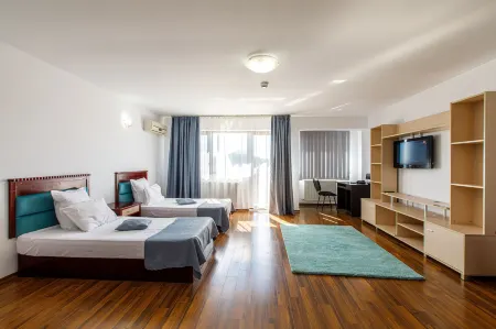 Lira Pacific Aparthotel