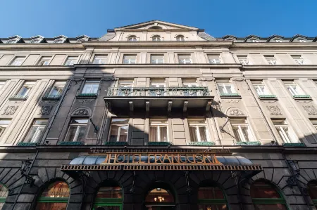 Hotel H15 Francuski Old Town - Destigo Hotels Отели рядом с достопримечательностью «Флорианские ворота в Кракове»