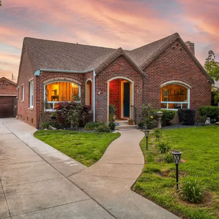 Magical-Dwntwn Lodi, Hot Tub, Firepit, Wine Tasting, Backyard Oasis