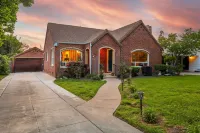 Magical-Dwntwn Lodi, Hot Tub, Firepit, Wine Tasting, Backyard Oasis