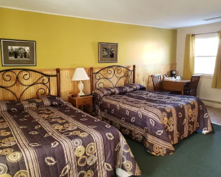 The Colonial Motel Hotels in Roxbury