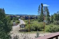 Spacious 2B-2B Condo in WP - Mtn. Views, Hot Tub / Pool, Free Shuttle, Walkable