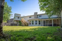 Beautifully remodeled Boerne Charm home located minutes from downtown