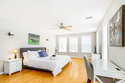 Derby Time! Highlands Home with View of Downtown Walkable.