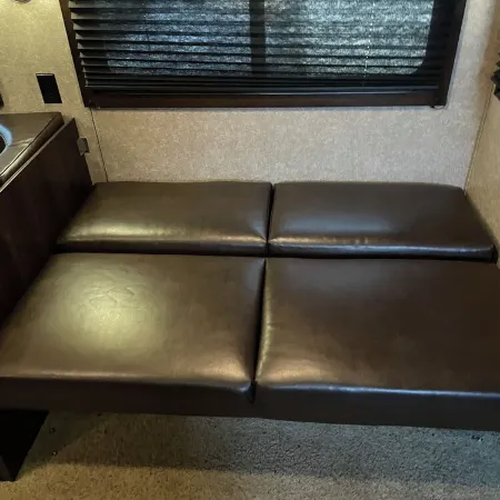 Cozy 2-bedroom RV with WiFi, AC, in charming Broken Bow