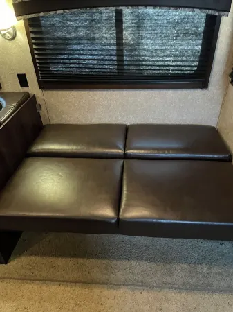 Cozy 2-bedroom RV with WiFi, AC, in charming Broken Bow