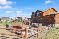 Winter Retreat - Snow Bowl - Dog Friendly, Hot Tub, Game Room, Fire Pit