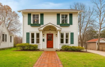 Colonial on College-Historic