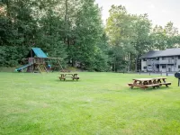 Lazy Bear Lodge on snow/UTV trails and lake Hotels in St. Germain