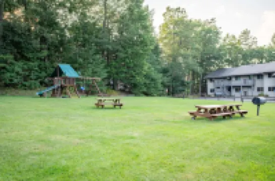 Lazy Bear Lodge on snow/UTV trails and lake