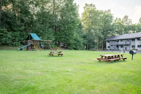 Lazy Bear Lodge on snow/UTV trails and lake