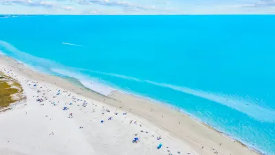Beach Rd, 300ft to Beach Access & 500ft to Siesta Key Village, Studio