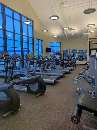 Charming home with pool table near the Marina