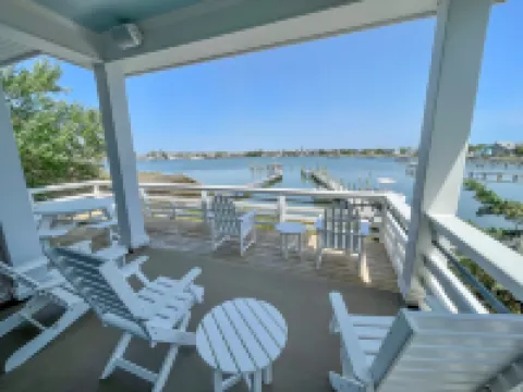 Harbor Front Living and Shared Dock - Beautiful Coastal Retreat