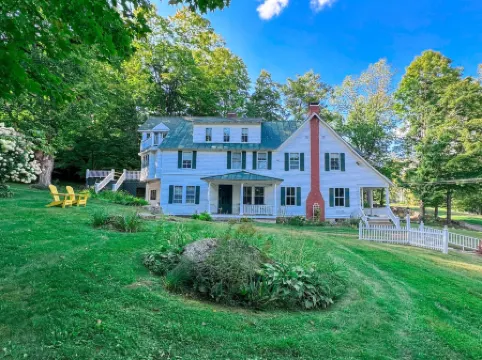 Private Hot Tub and Expansive Outdoor Space - Stunning Historic Getaway