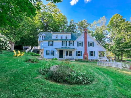 Private Hot Tub and Expansive Outdoor Space - Stunning Historic Getaway