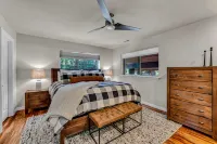 Charming Mountain Cabin with Beach Access - Cozy Tranquil Retreat