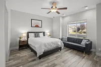 Private Pool, Hot Tub, and Putting Green - Spectacular Retreat