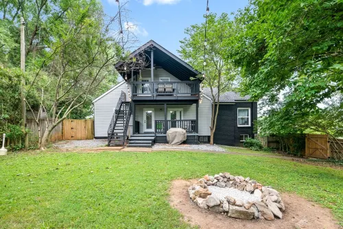 Game Room, Full Kitchen and Entertaining Backyard - Spacious Retreat Hotel di Clarksville