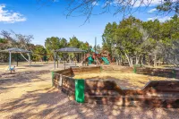 Charming Outdoor Deck and Hill Country Views - Inviting Retreat Hotels in Hays County