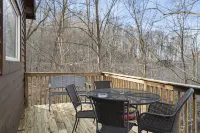 Hot Tub, WiFi, No Pet Fee - Beary Cozy - Romantic Cabin in Red River Gorge, Kentucky! Các khách sạn ở Stanton