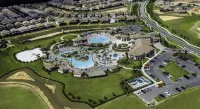 Private Pool and Access to Premier Resort Features - Elegant Oasis