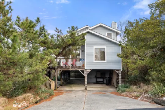 Charming Coastal Escape with Deck and Scenic Sunsets - Delightful Haven