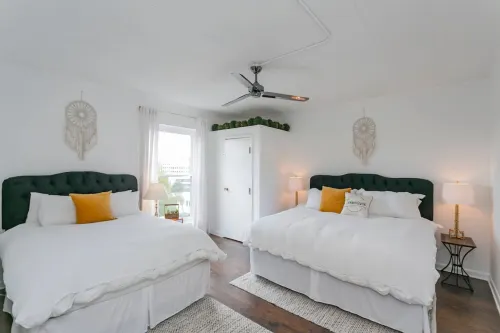 Luxurious Retreat - Private Pool, Parking, Poolside Oasis