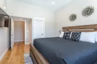 Cozy Condo with Balcony and Stunning Views - Charming Mountain Retreat