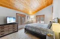 Private Hot Tub and Outdoor Dining Deck - Charming Mountain Retreat Hotels in Alma