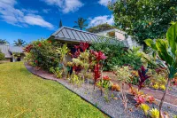 Golf course-view condo with 2 lanais, pool, beach access, game room, & fast WiFi