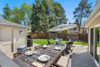 Historic Mountain Ave Bungalow – Walk Everywhere!