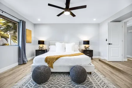 Private Pool, BBQ, and Resort-Style Backyard - Stylish Oasis