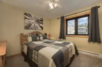 Spacious Backyard and Cozy Fireplace - Charming Family Retreat Hotels in Granby