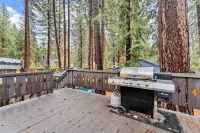 Private Hot Tub and Spacious Living Area - Inviting Cozy Cabin Hotel a Kings Beach