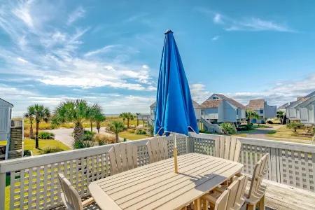 Stunning Beach Villa - Ocean Views, Golf Carts, WiFi