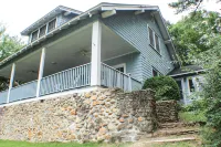 Delightful Lakefront Retreat W/ Shared Pool, Free WiFi, Lake Views & More