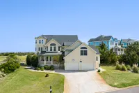 Private Pool and Tower Room Views - Stunning Coastal Oasis